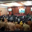 Bupati Jombang Warsubi  menyampaikan pidato KUA-PPAS dalam Banggar DPRD Jomvang, Senin, 2026. Foto: instagram@dprd_jombang 