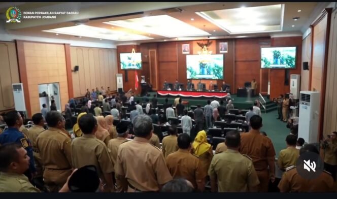 
					Bupati Jombang Warsubi  menyampaikan pidato KUA-PPAS dalam Banggar DPRD Jomvang, Senin, 2026. Foto: instagram@dprd_jombang 