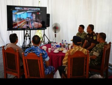 Dandim Jombang bersama pimpinann Forkopimda Jombang saksikan peresmian jembatan di Wonosalam, via video conference, Kamis, 13 Agustus 2026. Foto: diskominfo jombang