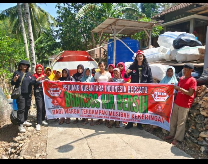 
					PNIB melakukan aktivitas rutin musim kemarau dengan cara memasok 81.000 air bersih ke kawasan Gunung Kidul, DIY. Foto: ist