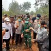 Kebakatan hutan melanda Indonesia, kini Pangdam Riau telah menyiapkan pasukan terjun payung yang siap diterjunkan ke area titik kebakaran dalam tempo vepat. Foto: ist