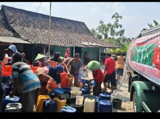 Setiap tahun, PNIB melaksanan bantuan air bersih di wilayah yang sering mengalami kekeringan air. Rabu 26 Agustus 2026, mengirim pasokan air bersih di kabupaten Bojonegoro, Jatim. Foto: ist