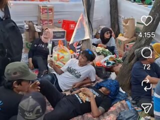 Warga masyarakat AMPB sedang bersiap siap melaksanakan aksi demo besar bersama aliansi mahasiswa GERAM dan RMP4 massa asal Madura juga turun melakukan aksi demo di depan gedung DPR RI, Kamis 27 Agustus 2026. Foto: ist
