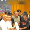 Wakil Ketua DPR RI, Sufni Dasco Ahmat tanda tangan surat jaminan kepada 14 orang perwakilan AMPB, Kamis, 27 Agustus 2026. Foto: ist
