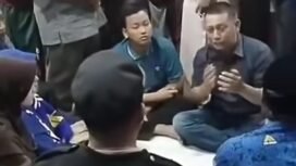 PT Annisa Ahmada Travelindo (ITS Group) menelantarkan 196 calon jemaah umrah. Ada yang terkatung katung di bandara Juanda, dan di masjid alunalun Jombang, Minggu, 30 Agustus 2026. Foto: Ist