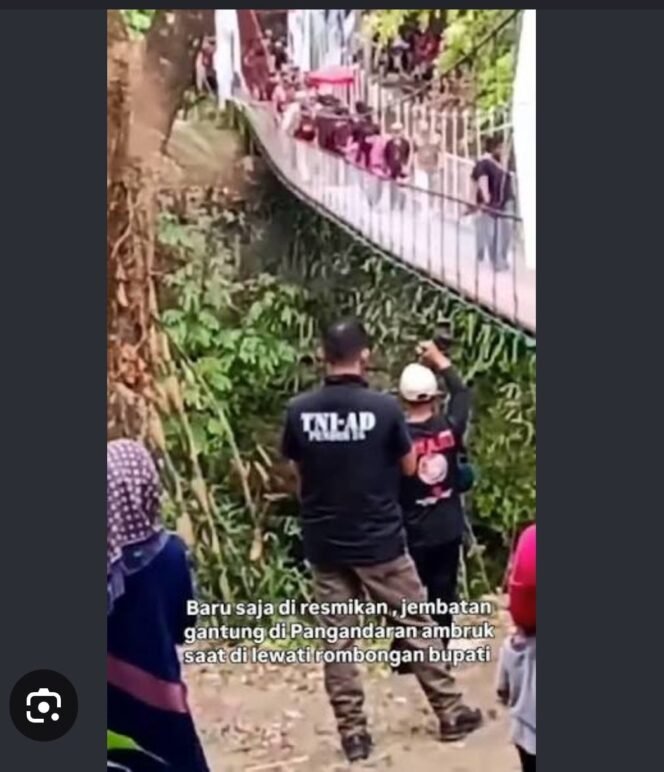 
					Setelah diresmikan, jembatan gantung Merah Putih anjlok, saat bupati Pangandaran melakukan uji beban bersama 50 warganya, Minggu soore, 30 Agustus 2026. Foto: ist