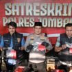 Kapolres Jombang bersama anggota tunjukkan barang bukti yang diamankan