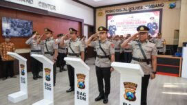 saat prosesi serah terima jabatan dua Kapolsek dan Kasihumas Polres Jombang, Selasa (1/9/2026) 