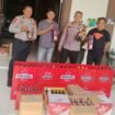Petugas tunjukkan barang bukti miras yang diamankan