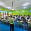 Petugas saat menyampaikan materi program Paham AI kepada para pelajar