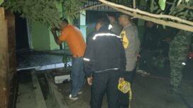 Petugas tengah lakukan olah TKP di lokasi kebakaran