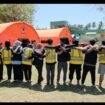 Tim kesehatan RSKKA dan tim relawan dari Iluni UI bekerjasam untuk memberi pelayanan kesehatan kepada warga di lokadi bencana korban gempa. Foto: ist
