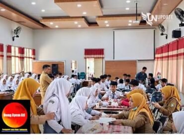 Wakil Bupati Blora, Sri Setyowati ajukan usul penutupan permanen SPPG Sumberejo 2, akibat tiga kali insiden keracunan siswa dan guru SMAN 1 Tunjungan, Blora. Foto: Ist