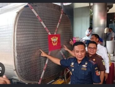 Bea Cukai Semarang bongkar modus baru distribusi 1,5 juta batang rokok putih menggunakan truk tangki air. Foto: ist