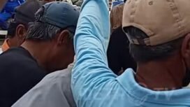 Posko dipenuhi keluarga lima jurbalis dan dua awak kapal motor hilang, saat liputan erupsi gunung Anak Krakayay sejak 7 September 2026, dan belum ditemukan hingga Rabu 9 September 2036. Foto: MetroTV