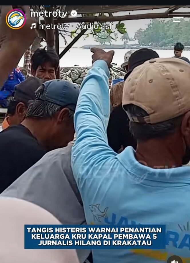 
					Posko dipenuhi keluarga lima jurbalis dan dua awak kapal motor hilang, saat liputan erupsi gunung Anak Krakayay sejak 7 September 2026, dan belum ditemukan hingga Rabu 9 September 2036. Foto: MetroTV
