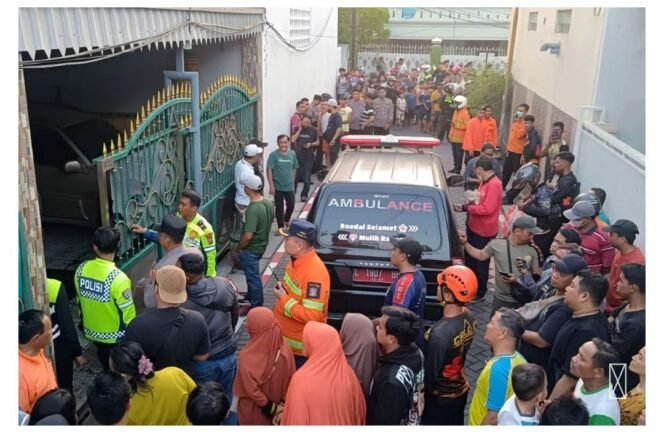 
					Kejadian mnenggemparkan warga Simomulyo, Surabaya, dua bocah tewas terbakar dalam kamarnya, Minggu sore, 13 Septembet 2026. Foto: antara