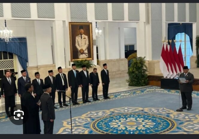 
					Presiden Prabowo lakukan resafel kabinet, mencopot Purbaya Yudi Sadewa, angkat Suahasil Nazara,  