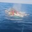 Kapala Basarnas SPOB BRM 400 yang melintas di sekitar lokasi segera memberi pertolongan kepada 8 awak kapal tunda BMT 20 yang tenggelam di laut Baweaan, Gresik, Selasa, 15 September 2025. Foto: instagram@feedgramindo