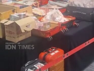 KPK menggelar konferensi pers hasil OTT di kantor AYR/BPN Bogor, tetapkan tiga tersangka dan sita uang tunai Rp106,3 mikiat, Selasa, 15 Septembet 2026. Foto: instagram@idntines.videio