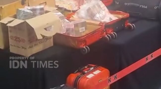 KPK menggelar konferensi pers hasil OTT di kantor AYR/BPN Bogor, tetapkan tiga tersangka dan sita uang tunai Rp106,3 mikiat, Selasa, 15 Septembet 2026. Foto: instagram@idntines.videio
