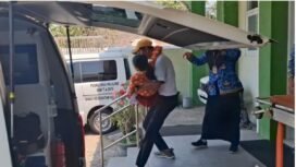 Sembilan siswa SDN 3 Kamoungdalem Kediri diangkut ke puskesmas Setonopande dan RS Gambiran, Kamis, 17 September 2026. Foto: ist