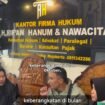 Massa calon jamaah murah PT Annisa Ahmada mendatangi kantor pengacara Rif'an Hanum untuk minta pengembakian obgkos dan dokumen. Foto: instagram@kabarmojokerto