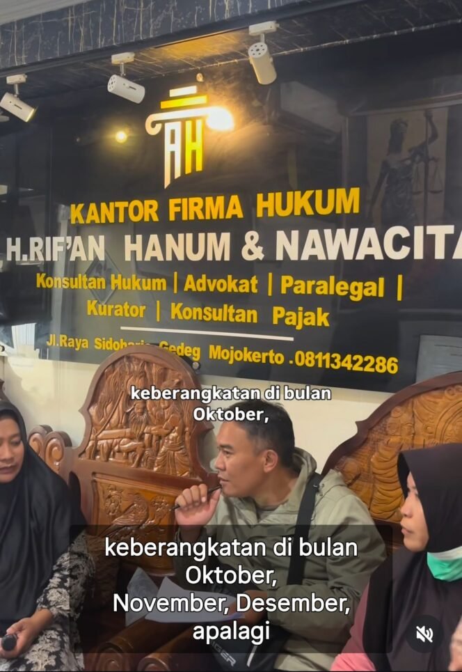 
					Massa calon jamaah murah PT Annisa Ahmada mendatangi kantor pengacara Rif'an Hanum untuk minta pengembakian obgkos dan dokumen. Foto: instagram@kabarmojokerto