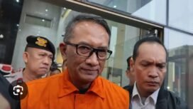 Gatot Heroe Hernanda adalah kepala Kantor Bea Cukai Kediri. Ia tersangkut sebagai penerima uang suap Ro61 miliar dari Blueray Cargo Jajarta. Ia simpan uang valuta asing hasil suap itu di plafon rumanya di Madyopuro, Malang. Foto: ist