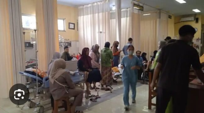 Sekitar 35 warga Rawabelang, Batang, Jatebh, dirawat di RSUD Kalisari, disuga keracunan bajtei eColi. Foto: ist
