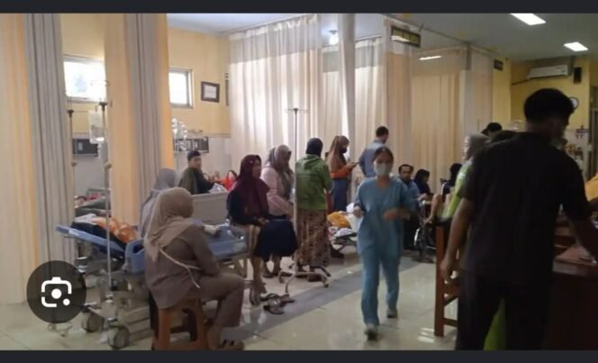 
					Sekitar 35 warga Rawabelang, Batang, Jatebh, dirawat di RSUD Kalisari, disuga keracunan bajtei eColi. Foto: ist