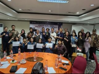 Mahasiswa dari Universitas Merdeka Surabaya aktif mengikuti talkshow 'Jangan Asal Viral' pada saat peluncuran media APPI, di Surabaya, Sabtu 26 September 2026. Foto: ist