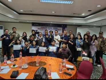 Mahasiswa dari Universitas Merdeka Surabaya aktif mengikuti talkshow 'Jangan Asal Viral' pada saat peluncuran media APPI, di Surabaya, Sabtu 26 September 2026. Foto: ist