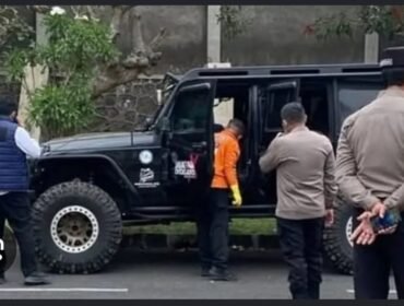 Dalam penyelidikan polisi, temuan jasad pria berada di dalam kursi setir jeep Bengkuki, berada di area parkir RS Muhammadiyah Malang. Foto: ist