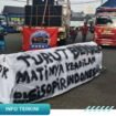 Sampai saat ini, aksi unjuk rasa ratusan sopir truk di Surababaya tolak barciode solar belum.mendapat respon dari pejabat. Foto: ist