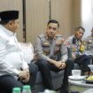Kapolres Jombang, AKBP Yanto Mulyanto saat bersilaturahmi dengan Bupati H Warsubi