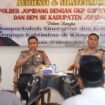Kapolres Jombang AKBP Yanto Mulyanto saat berdialog dengan mahasiswa maupun aktivis
