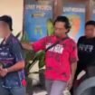 tersangka (depan) saat digelandang petugas