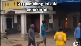 Insiden kebakaran menimpa ruang 20 x 8 M di lingkungan MTs Mamba'ul Ma'arif Denanyar, Jombang, Senin Oktober 2026. Foto: facebook@titik s. Wilu