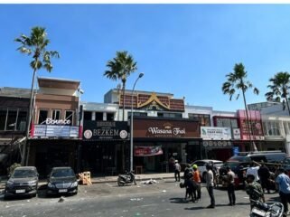 Pukul 07.30 wib, Selasa, 6 Oktober terjadi ledakan dahsyat dibresto nasi Tempong Dewi Sri, kawasan elite Pakuwon City. Foto: ist
