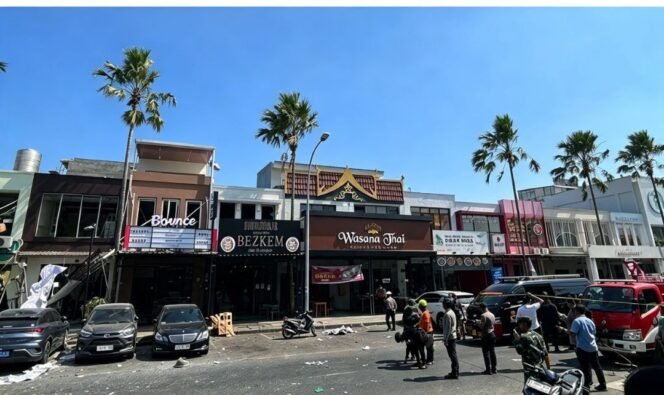 
					Pukul 07.30 wib, Selasa, 6 Oktober terjadi ledakan dahsyat dibresto nasi Tempong Dewi Sri, kawasan elite Pakuwon City. Foto: ist