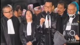 Setwlah gagal di MK, kini Denny Indrayana da Refly Harun ajukan pemakzulan Wapres Gibran ke gedung DPR - MMR RI. Foto: instagram@hukum.online