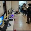 Petugas keamanan menggerebek sebuah rumah di komples Cijantung, Jakarta Timur, Minggu, 4 Oktober 2026. Foto: ist