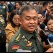 Wartawan berhasil doorstop, saat KSAD Jenderal Maruli Simanjuntak berada di Istana Negara, 7 Oktober 2026. Pertanyaan wartawan tentang petugas kepolisian menggerebek rumah dinas perwira tinggi jadi pusat operasi judi online. Foto: ist