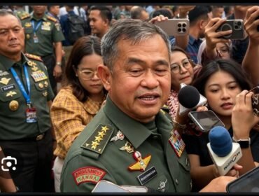 Wartawan berhasil doorstop, saat KSAD Jenderal Maruli Simanjuntak berada di Istana Negara, 7 Oktober 2026. Pertanyaan wartawan tentang petugas kepolisian menggerebek rumah dinas perwira tinggi jadi pusat operasi judi online. Foto: ist