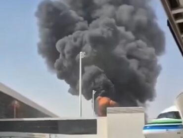 Diinformasikan tiga orang tewas, 31 lainnya lukakuka, ketika rudal Houthi jatuh di bandara King Khalid, Riyadh, Arab Saudi. Foto: instagram@avionlknowledge