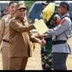Wakil Bupati Jombang, KH Salmanudin Yazi, membuka program TMMD ke 130 di desa Klitih, Plandaan, Jombang, Selasa, 13 Oktober 2026. Foto: jombangkab.go.id