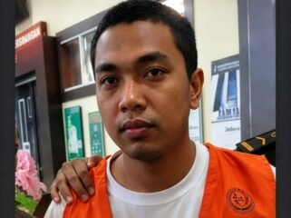 PN Padang melahirkan yurisprudensi baru, dimaba majelis hakim diketuai Fitrizal Yanto mrmbuat keputusan unik, vonis bersalah terhadap Yogi Mentawai, tetapi memaafkannya sehingga tidak perlu jalani hukuman. Foto: ist