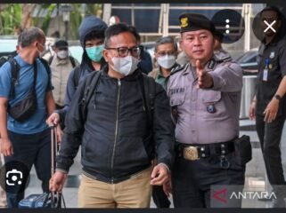 Petugas membawa bupati Klaten, Jawa Tengah, paska OTT di Klaten dan Jakarta, 15-16 Oktober 2025. Foto: antara