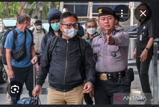 
					Petugas membawa bupati Klaten, Jawa Tengah, paska OTT di Klaten dan Jakarta, 15-16 Oktober 2025. Foto: antara